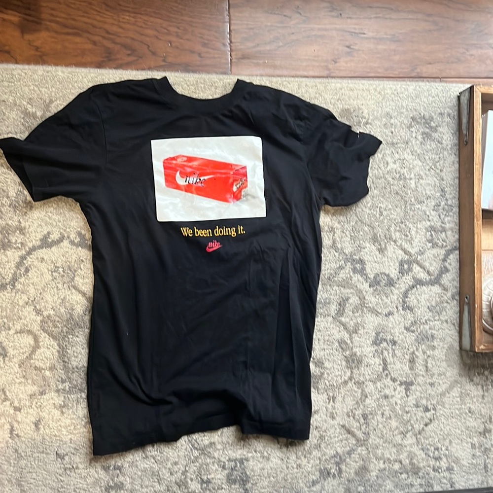 Nike t shirt size small
